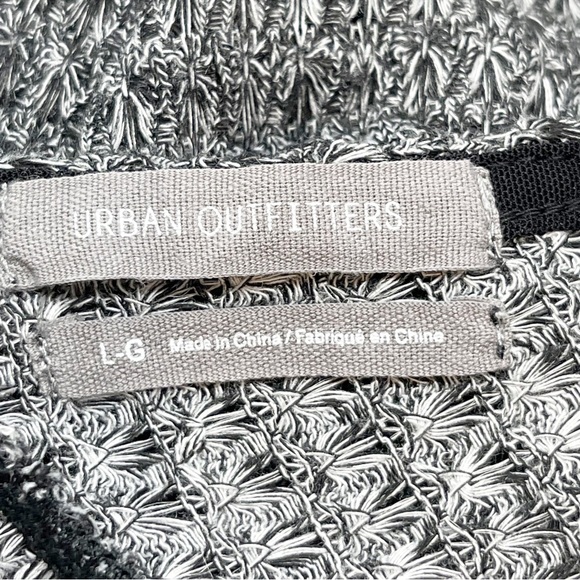 URBAN OUTFITTERS Women’s Black Marled Waffle Knit Double-V Peplum Top Size L - Picture 5 of 7